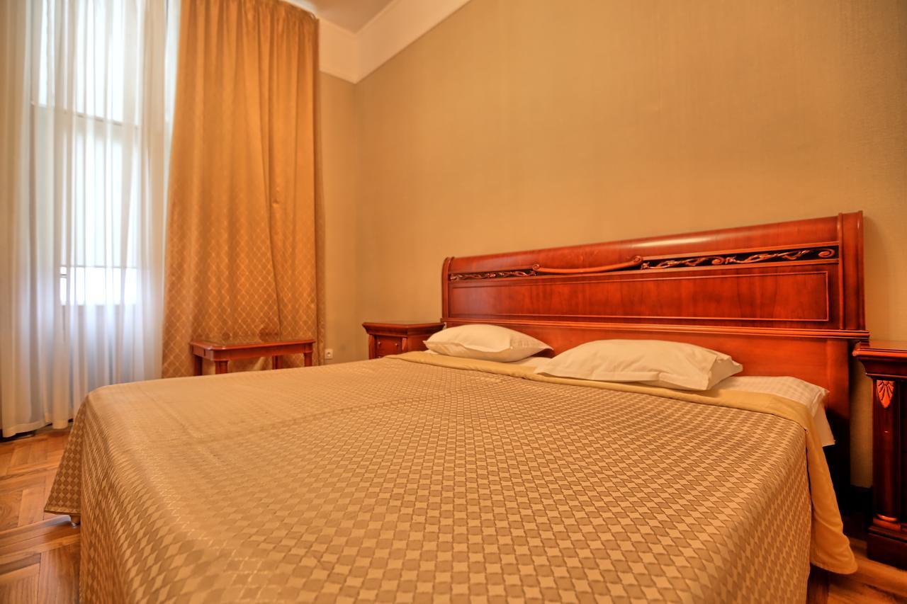 Ritsa Hotel Sukhumi Exteriör bild
