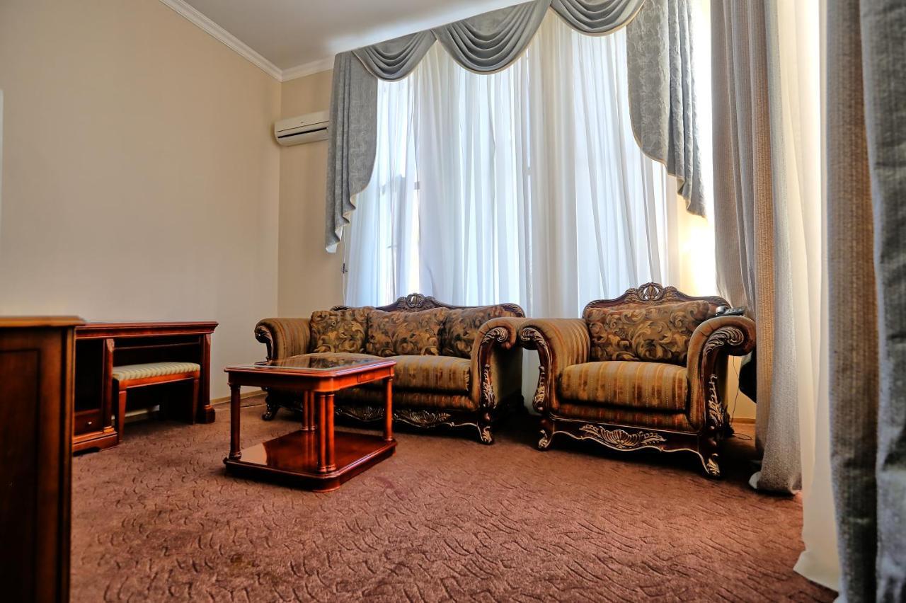 Ritsa Hotel Sukhumi Exteriör bild
