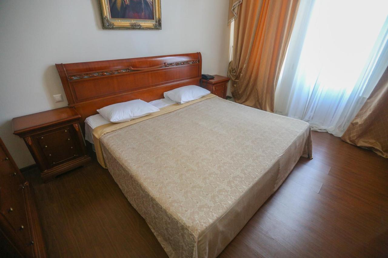 Ritsa Hotel Sukhumi Exteriör bild